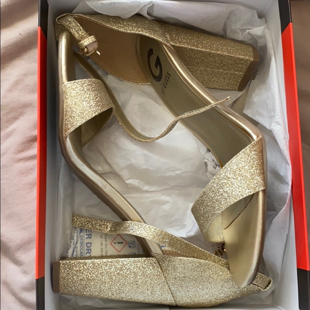 GOLD SPARKLE HEELS